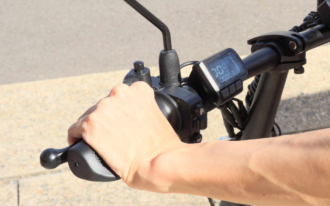 スタンドがなくても倒れない