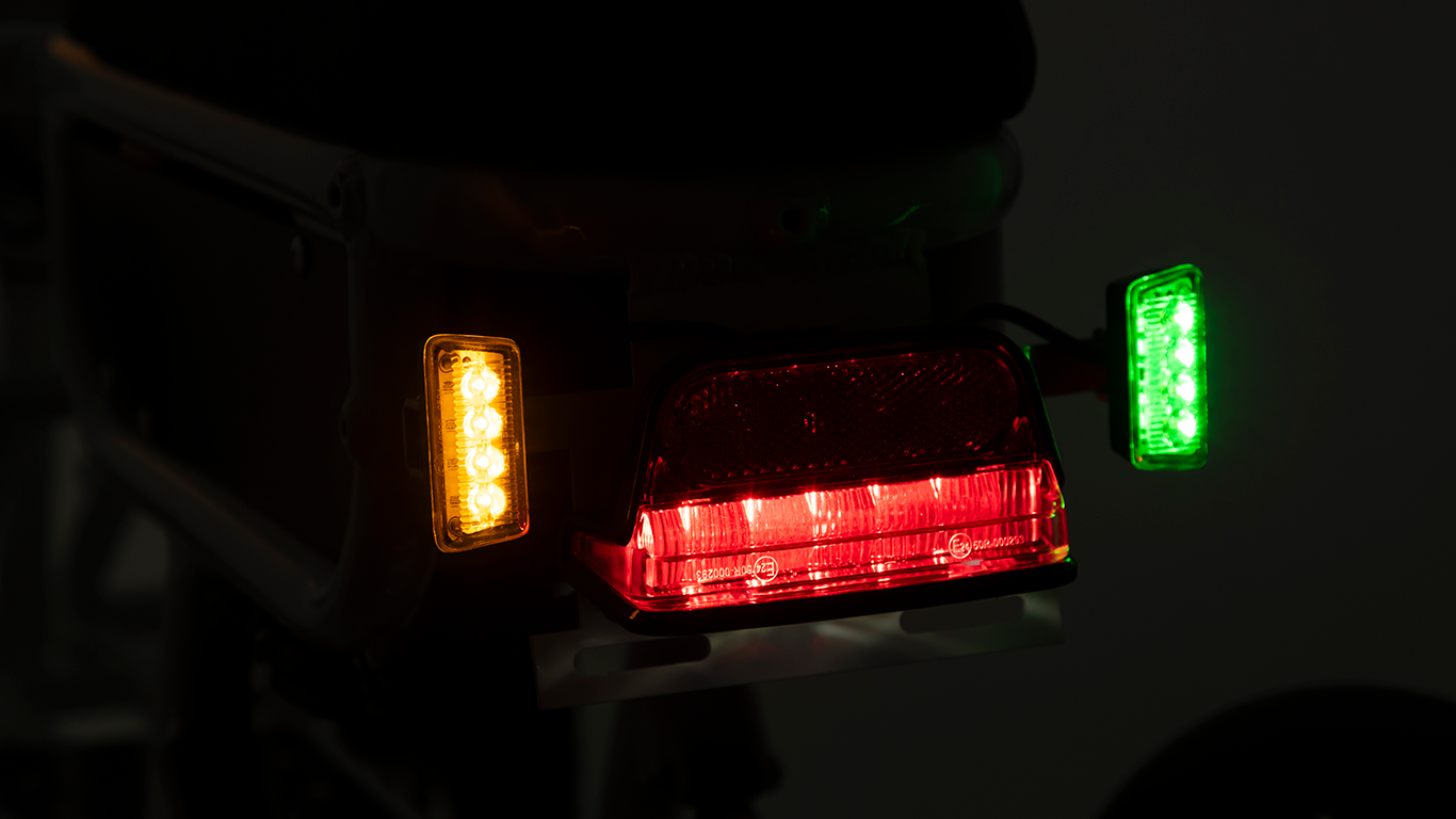 ライトは全てLEDで夜間でも明るく照らす