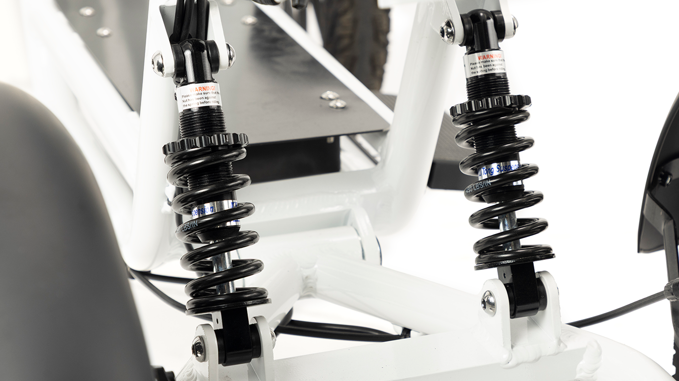 後方にはサスペンション搭載で、路面からの衝撃を吸収